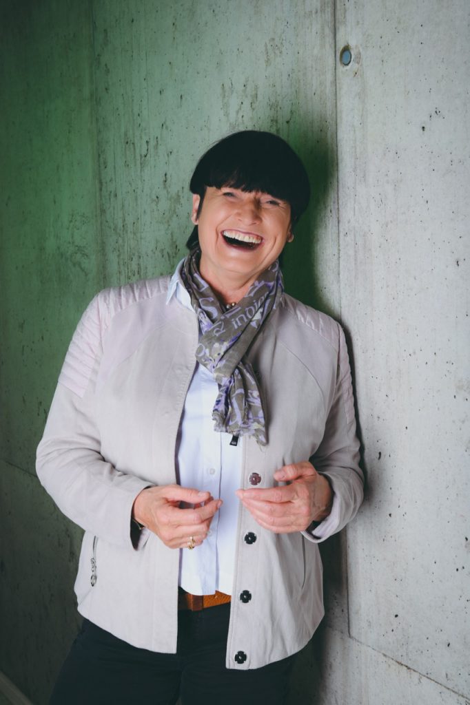 Heike Heimann Geschäftsführerin von WIN5 lachend